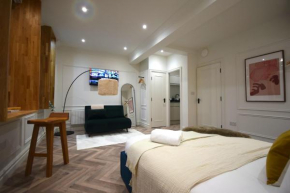 CITYeSCAPE - Studio 1 Bath Sofa bed NQ